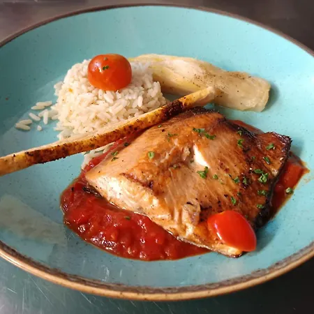 ホテル Logis Restaurant La Chaumiere