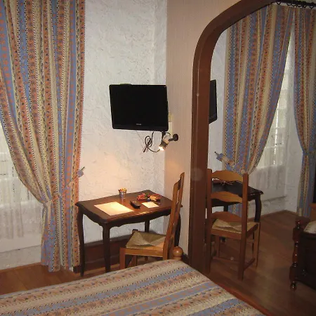 ホテル Logis Restaurant La Chaumiere