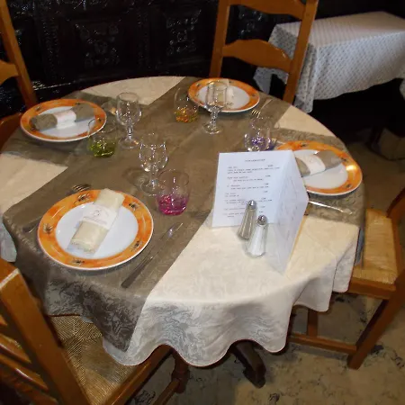 ホテル Logis Restaurant La Chaumiere