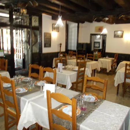 ホテル Logis Restaurant La Chaumiere