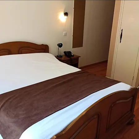 Logis Restaurant La Chaumiere Hotel Tournon-sur-Rhone